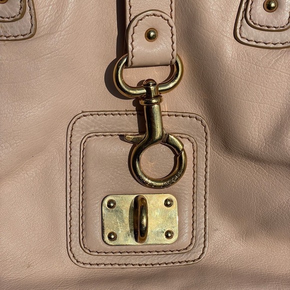 Marc Jacob’s Double-Handle Soft Leather Tote Handbag in Buff MJ462 - Picture 9 of 16